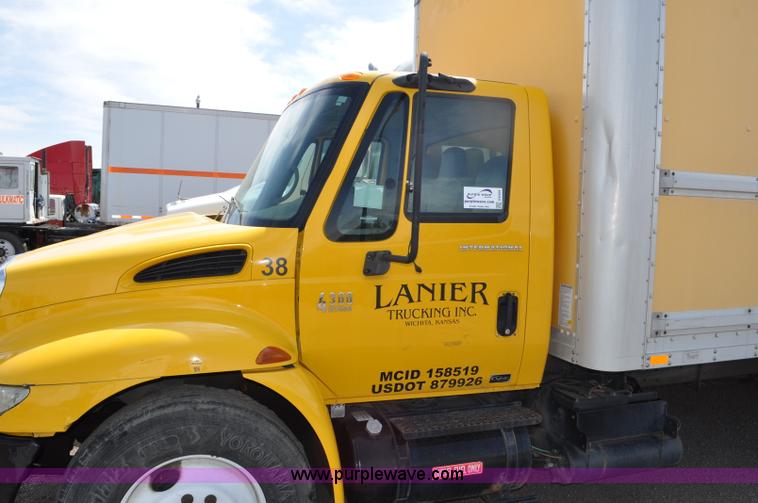 image for item G6459 2004 International DuraStar 4300 box truck