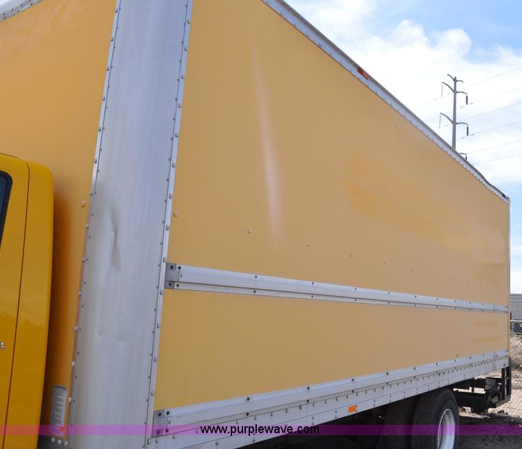 image for item G6459 2004 International DuraStar 4300 box truck