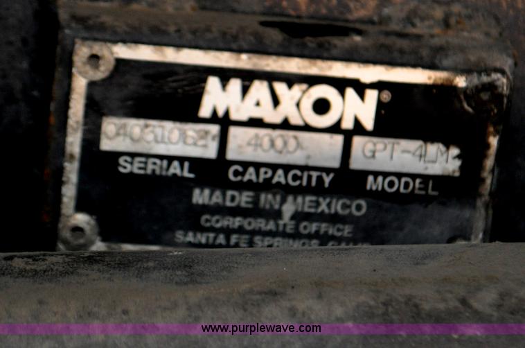 image for item G6459 2004 International DuraStar 4300 box truck