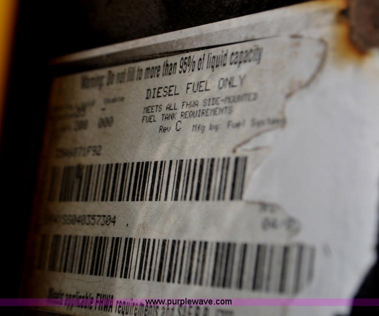 image for item G6459 2004 International DuraStar 4300 box truck