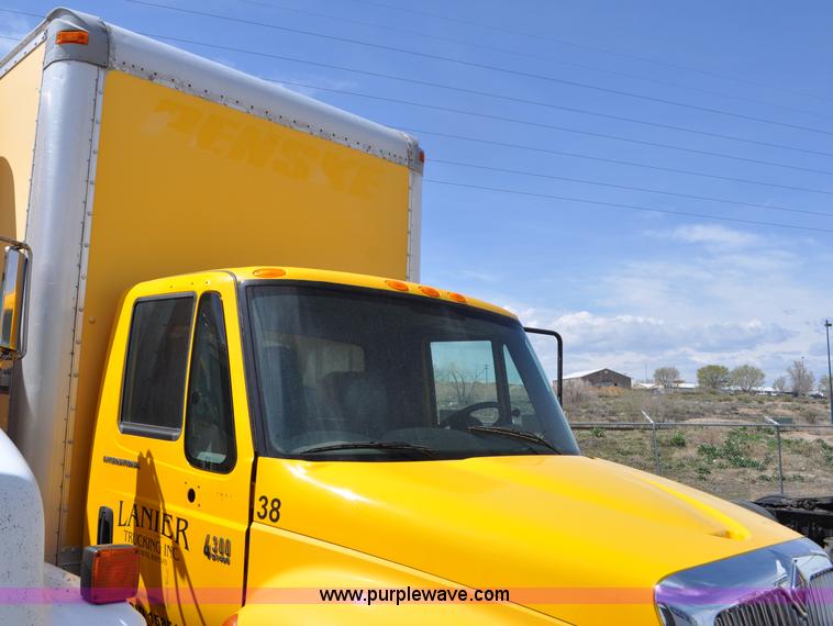 image for item G6459 2004 International DuraStar 4300 box truck