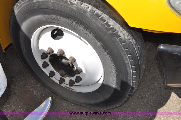 image for item G6459 2004 International DuraStar 4300 box truck