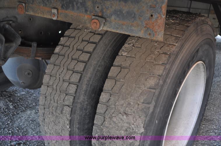 image for item G6459 2004 International DuraStar 4300 box truck