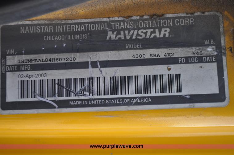 image for item G6459 2004 International DuraStar 4300 box truck