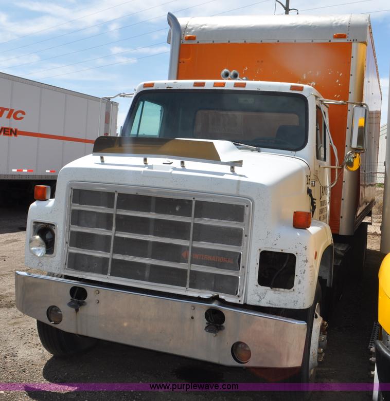 image for item G6460 1986 International 2375 box truck