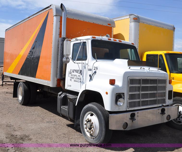 image for item G6460 1986 International 2375 box truck