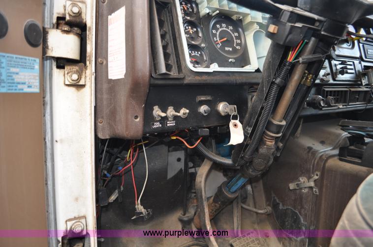 image for item G6460 1986 International 2375 box truck