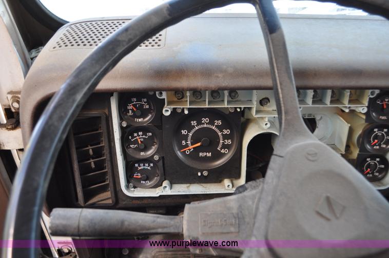 image for item G6460 1986 International 2375 box truck