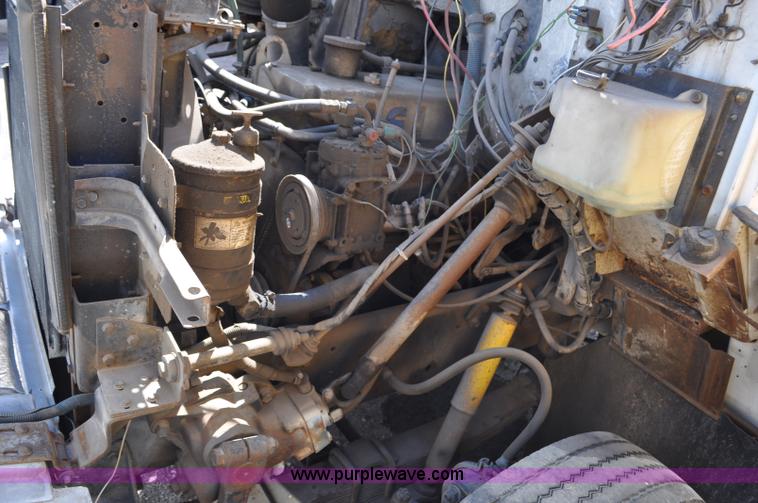 image for item G6460 1986 International 2375 box truck