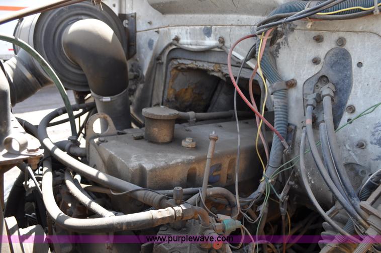 image for item G6460 1986 International 2375 box truck