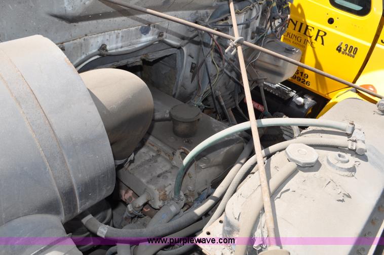 image for item G6460 1986 International 2375 box truck