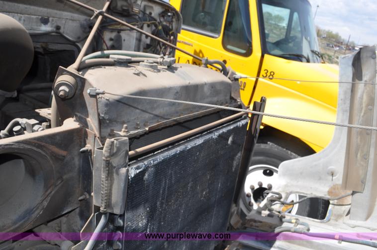 image for item G6460 1986 International 2375 box truck