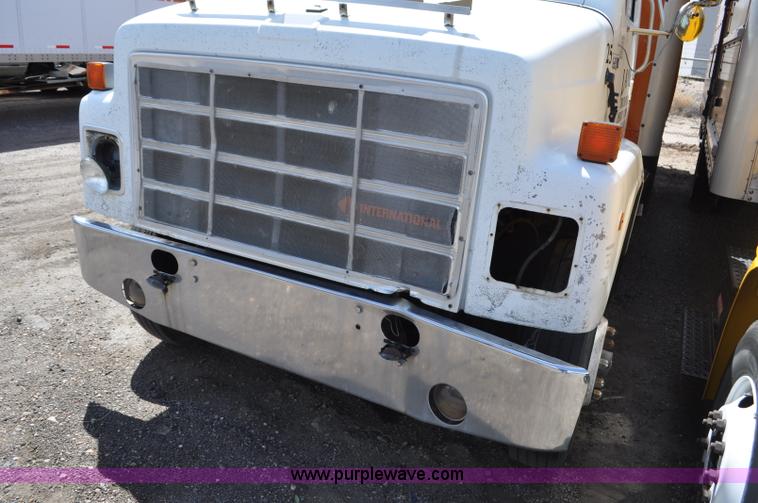 image for item G6460 1986 International 2375 box truck