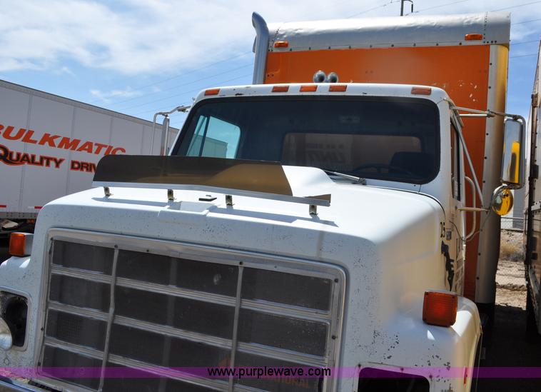 image for item G6460 1986 International 2375 box truck