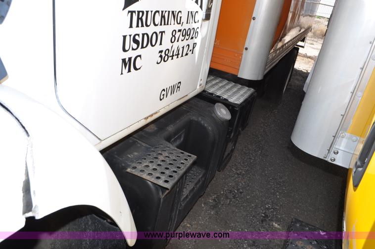 image for item G6460 1986 International 2375 box truck