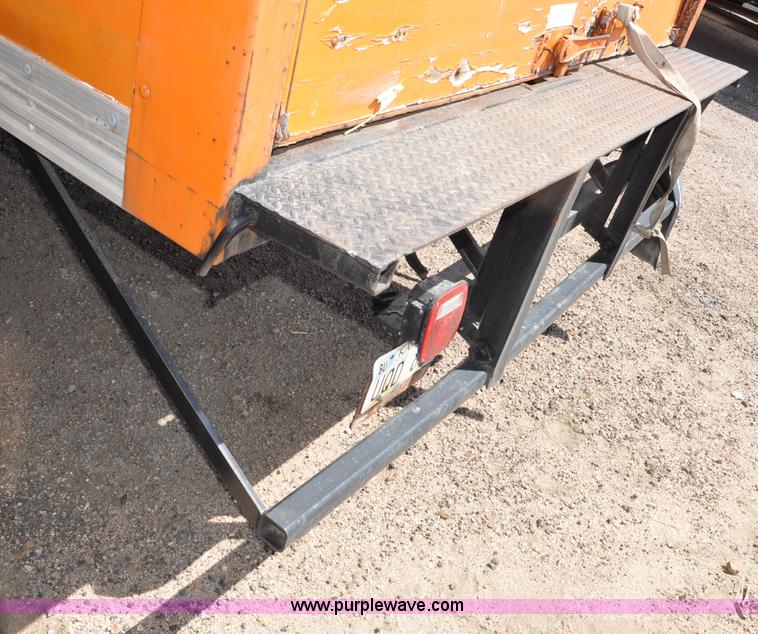 image for item G6460 1986 International 2375 box truck