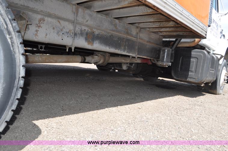 image for item G6460 1986 International 2375 box truck