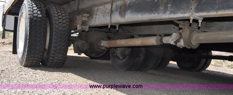 image for item G6460 1986 International 2375 box truck