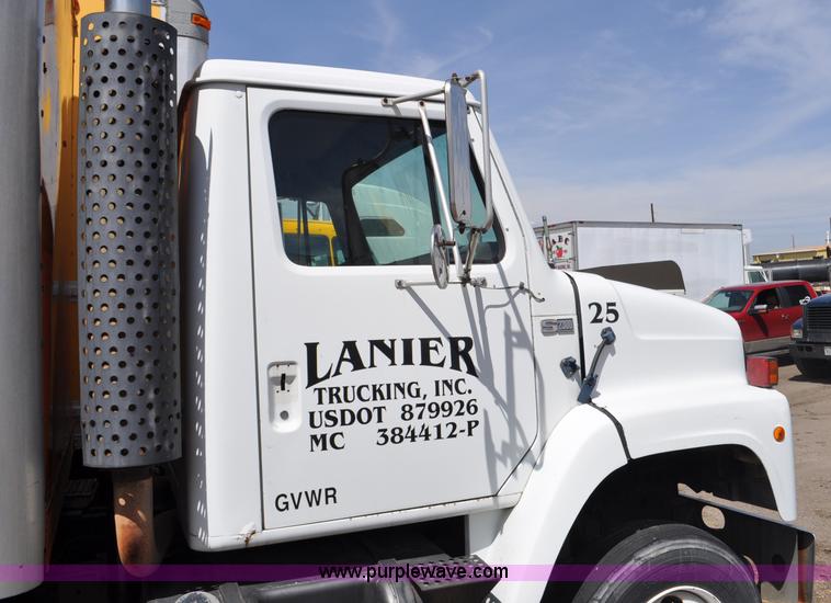 image for item G6460 1986 International 2375 box truck