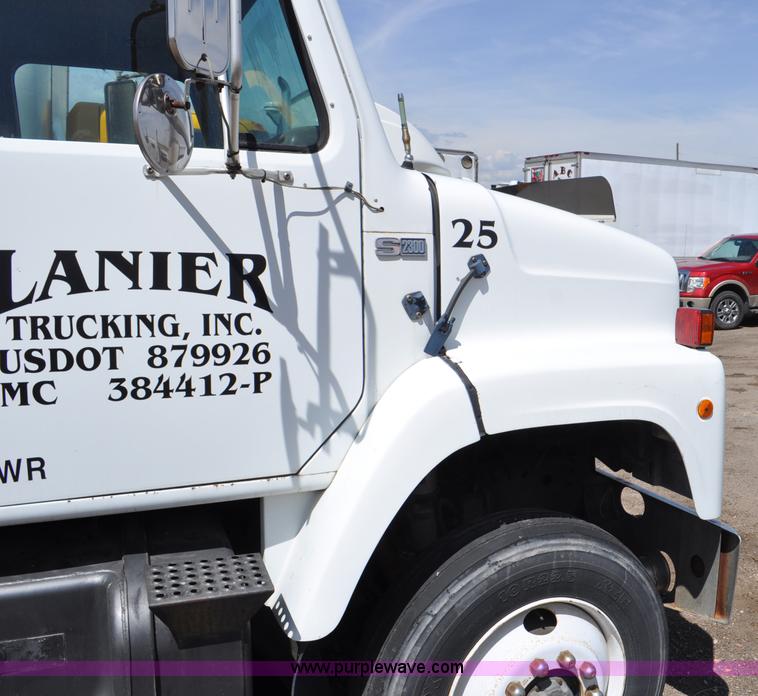 image for item G6460 1986 International 2375 box truck