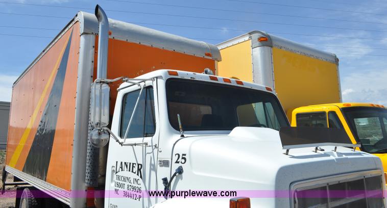 image for item G6460 1986 International 2375 box truck