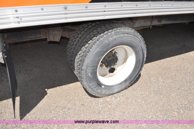 image for item G6460 1986 International 2375 box truck