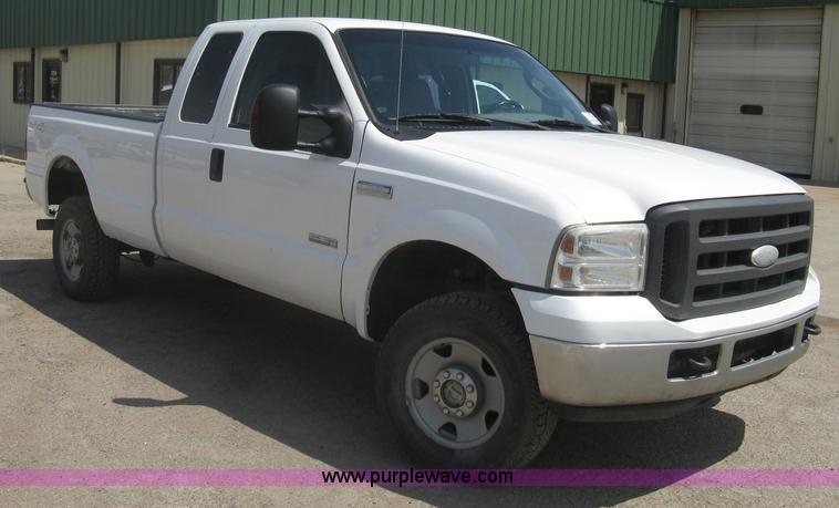 image for item G8334 2005 Ford F250 Super Duty XL SuperCab pickup truck