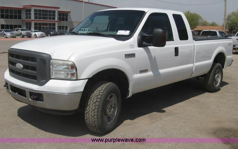 image for item G8334 2005 Ford F250 Super Duty XL SuperCab pickup truck