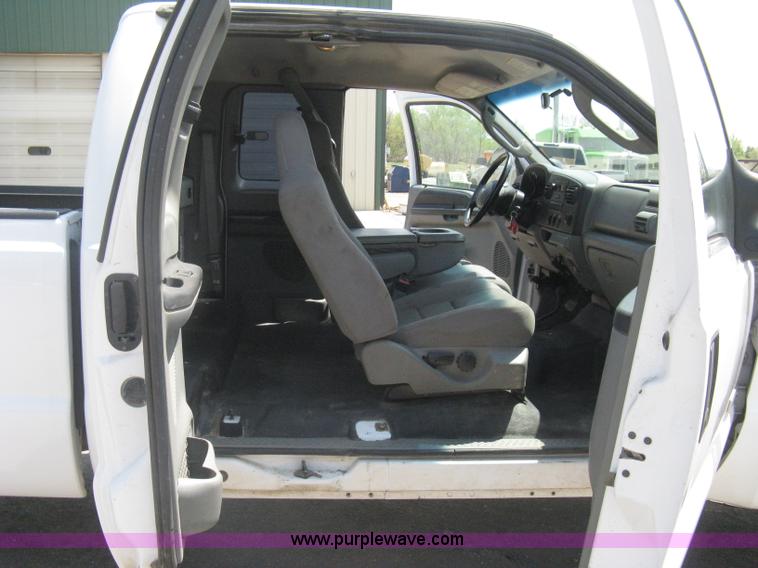 image for item G8334 2005 Ford F250 Super Duty XL SuperCab pickup truck