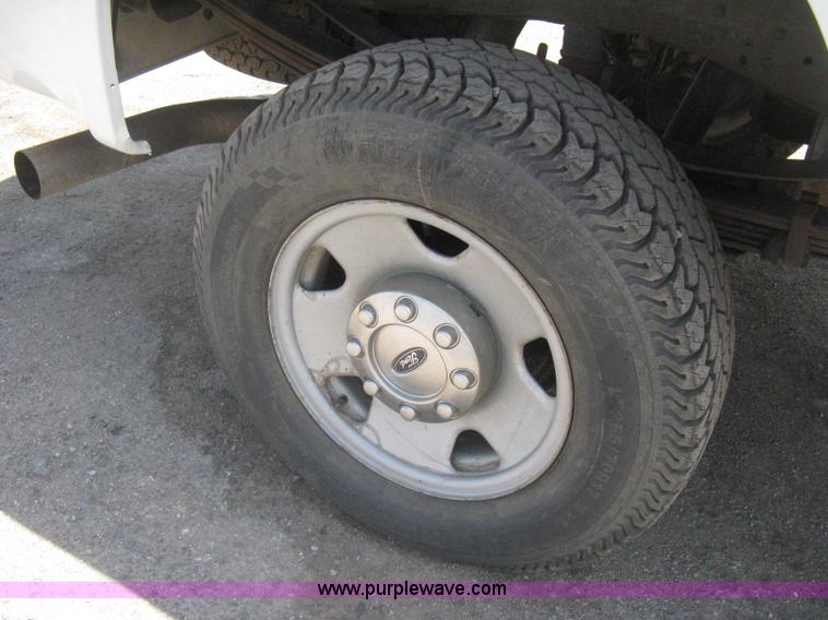 image for item G8334 2005 Ford F250 Super Duty XL SuperCab pickup truck