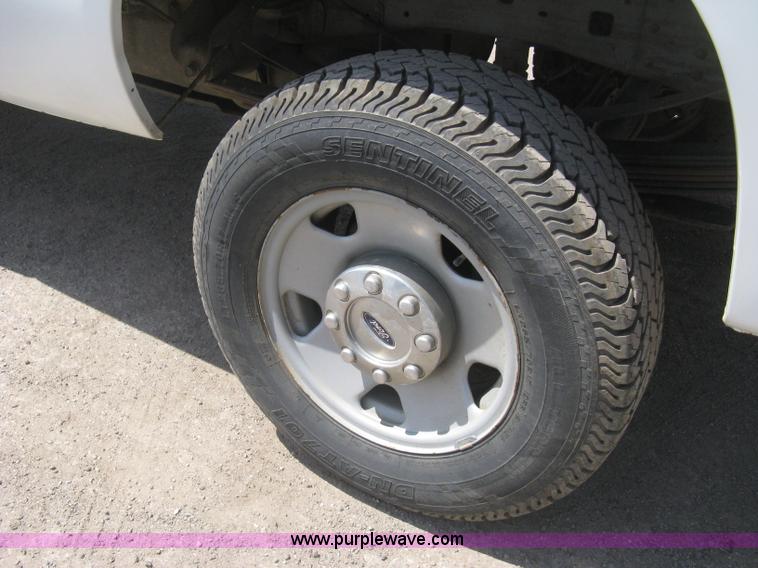 image for item G8334 2005 Ford F250 Super Duty XL SuperCab pickup truck