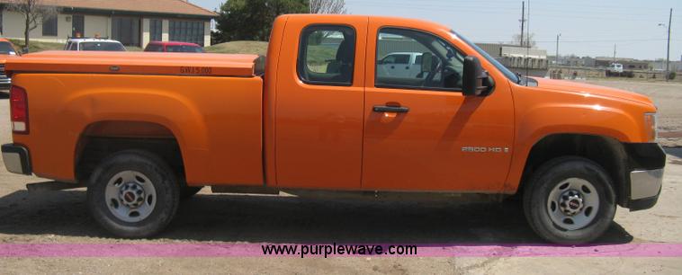 image for item G8336 2009 GMC Sierra 2500HD Ext. Cab pickup truck