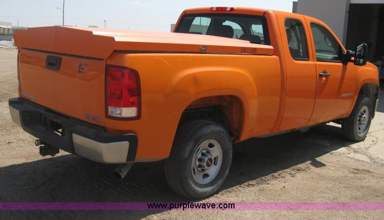 image for item G8336 2009 GMC Sierra 2500HD Ext. Cab pickup truck