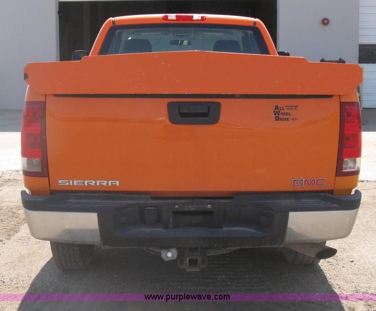 image for item G8336 2009 GMC Sierra 2500HD Ext. Cab pickup truck