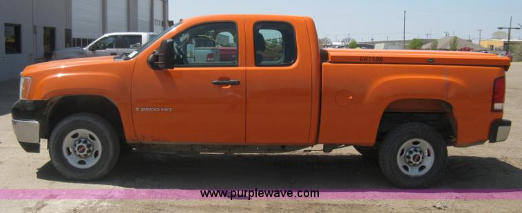 image for item G8336 2009 GMC Sierra 2500HD Ext. Cab pickup truck