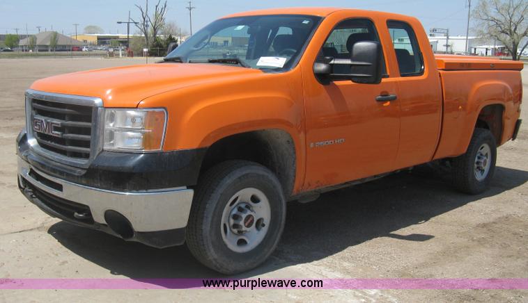 image for item G8336 2009 GMC Sierra 2500HD Ext. Cab pickup truck