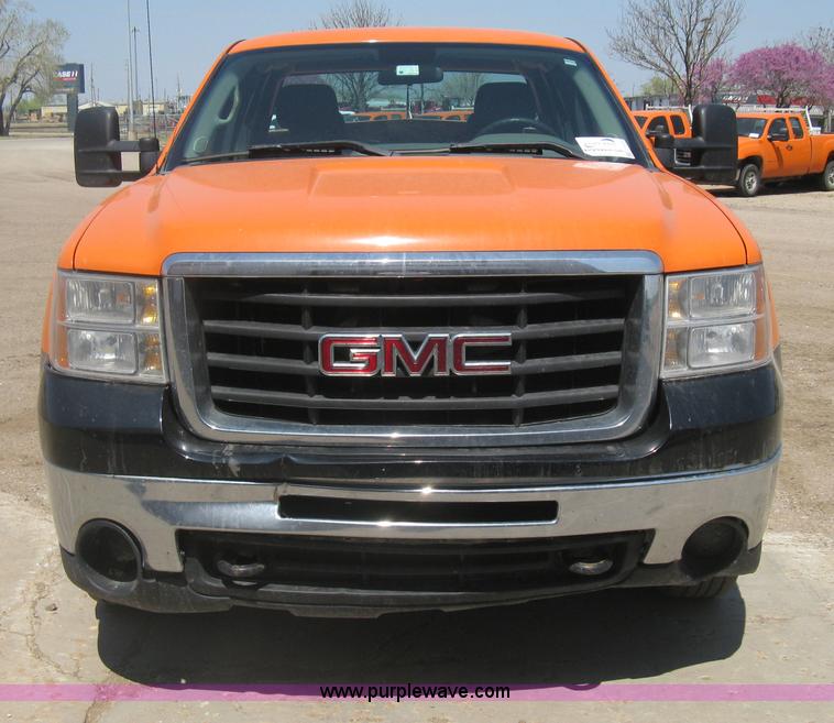 image for item G8336 2009 GMC Sierra 2500HD Ext. Cab pickup truck