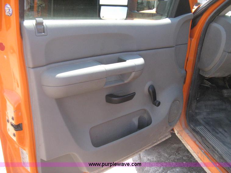 image for item G8336 2009 GMC Sierra 2500HD Ext. Cab pickup truck