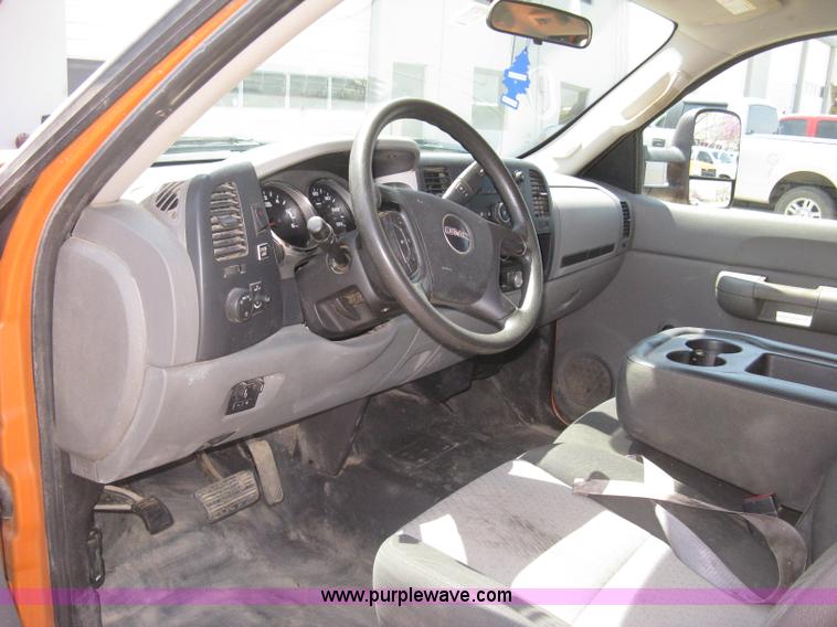 image for item G8336 2009 GMC Sierra 2500HD Ext. Cab pickup truck