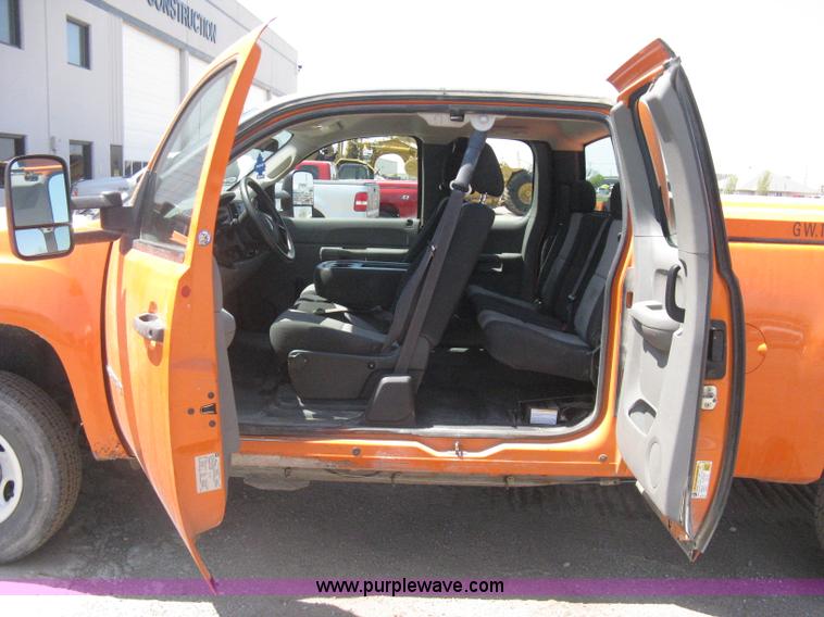 image for item G8336 2009 GMC Sierra 2500HD Ext. Cab pickup truck