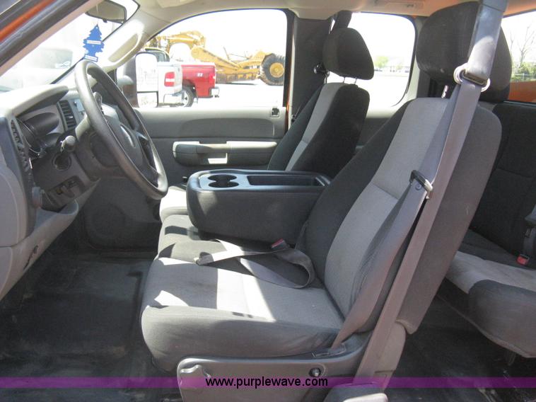 image for item G8336 2009 GMC Sierra 2500HD Ext. Cab pickup truck