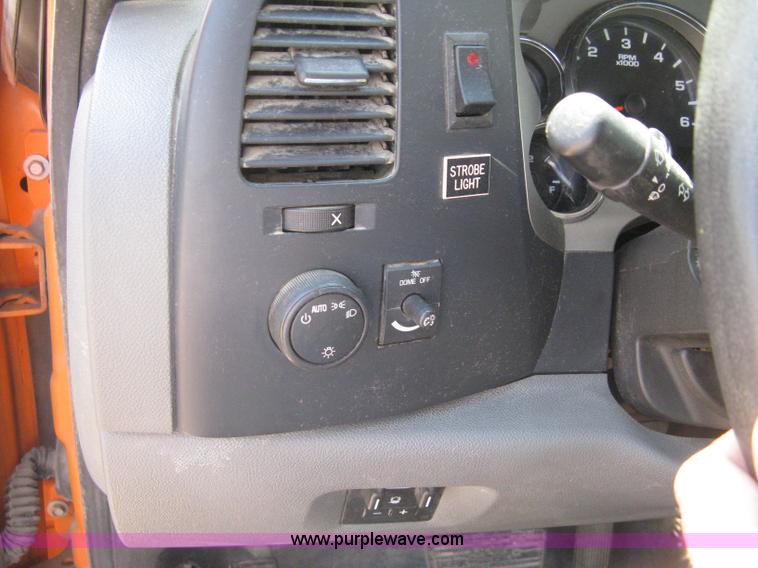 image for item G8336 2009 GMC Sierra 2500HD Ext. Cab pickup truck