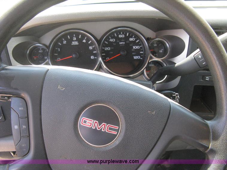 image for item G8336 2009 GMC Sierra 2500HD Ext. Cab pickup truck