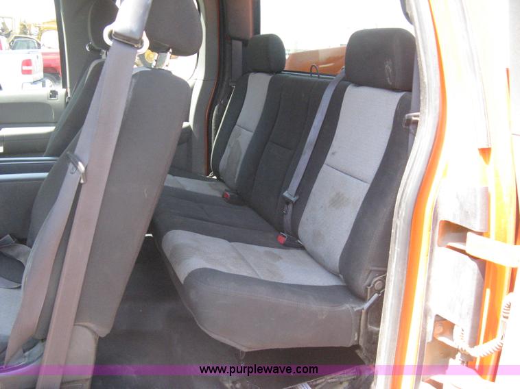 image for item G8336 2009 GMC Sierra 2500HD Ext. Cab pickup truck