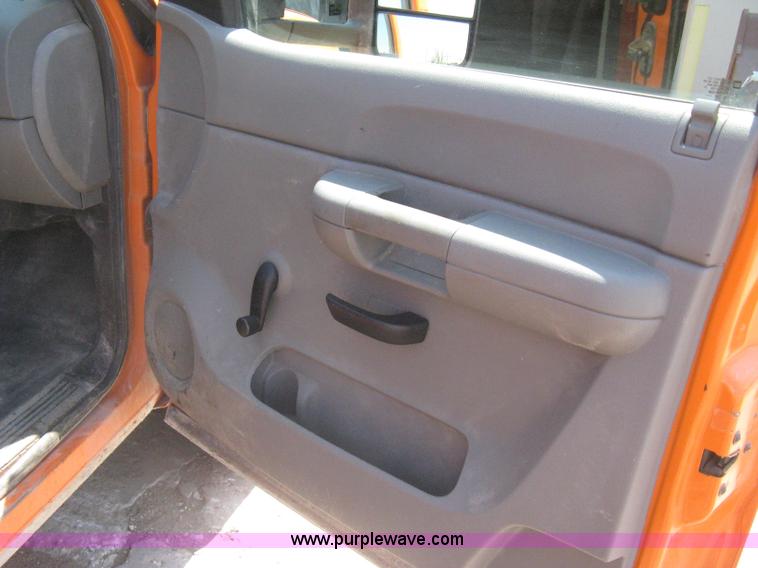 image for item G8336 2009 GMC Sierra 2500HD Ext. Cab pickup truck