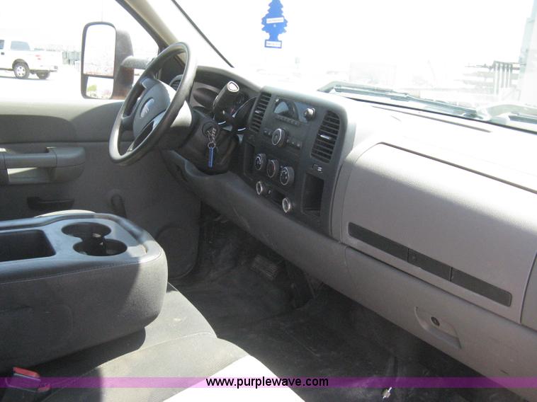 image for item G8336 2009 GMC Sierra 2500HD Ext. Cab pickup truck