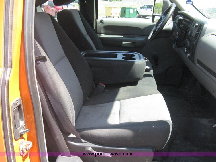 image for item G8336 2009 GMC Sierra 2500HD Ext. Cab pickup truck