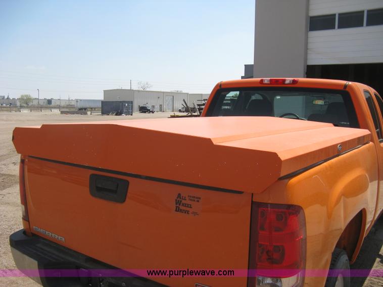 image for item G8336 2009 GMC Sierra 2500HD Ext. Cab pickup truck