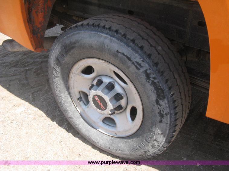 image for item G8336 2009 GMC Sierra 2500HD Ext. Cab pickup truck