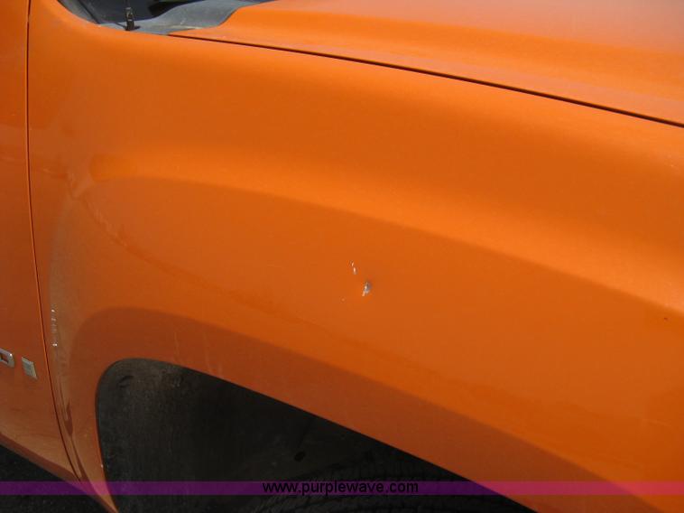 image for item G8336 2009 GMC Sierra 2500HD Ext. Cab pickup truck